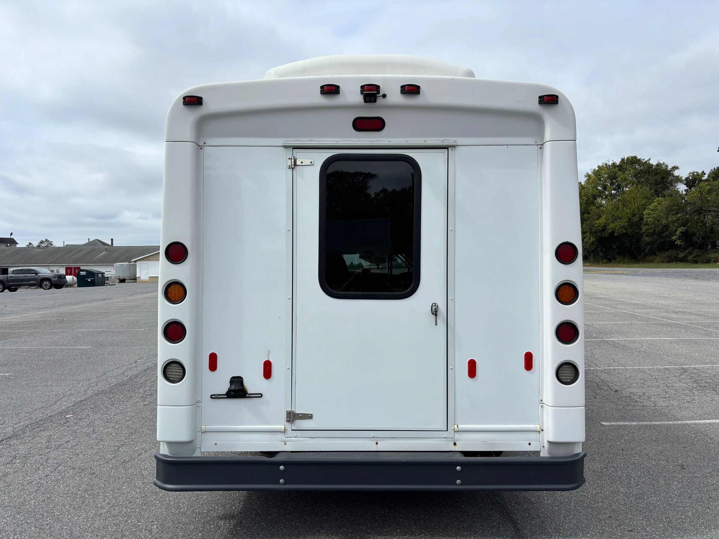 Used 2015 Chevrolet Express 4500 w/ Shuttle Bus Package RWD image 8