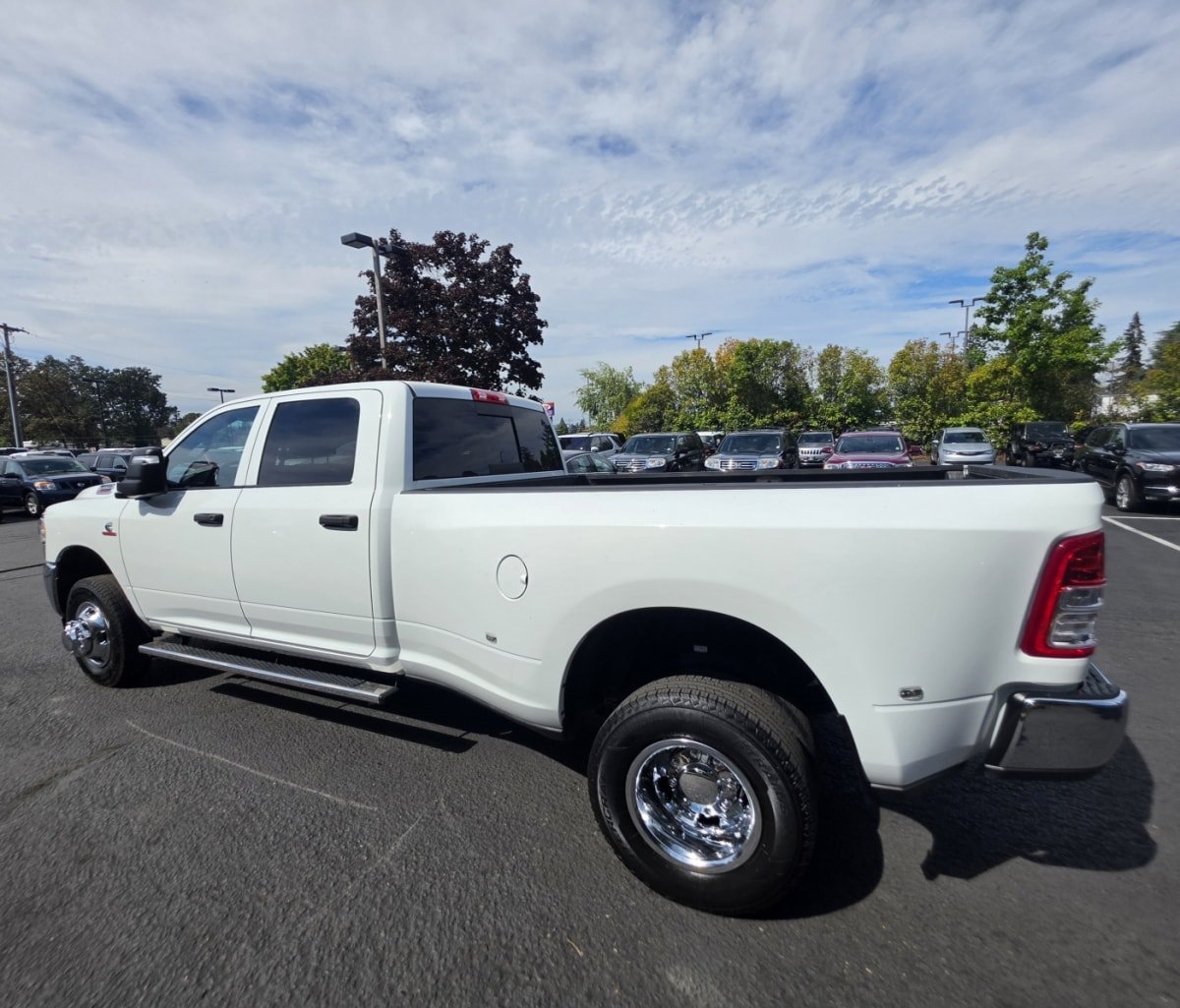 Used 2024 RAM 3500 Tradesman w/ Chrome Appearance Group AWD/4WD image 7