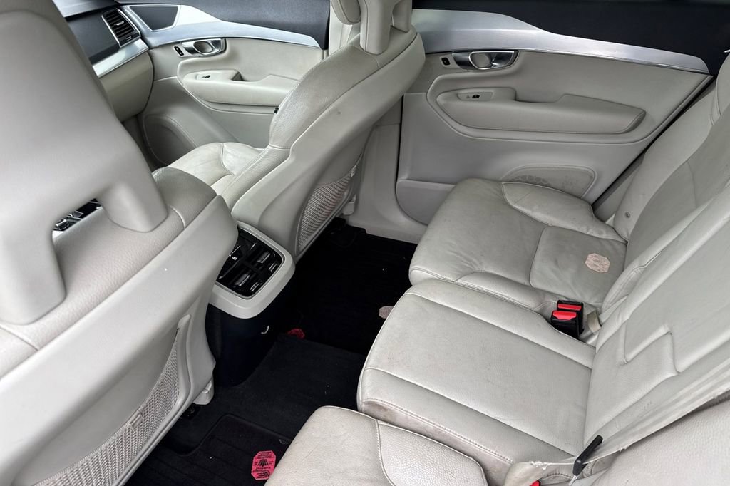 Used 2018 Volvo XC90 T5 Momentum w/ Convenience Package image 12