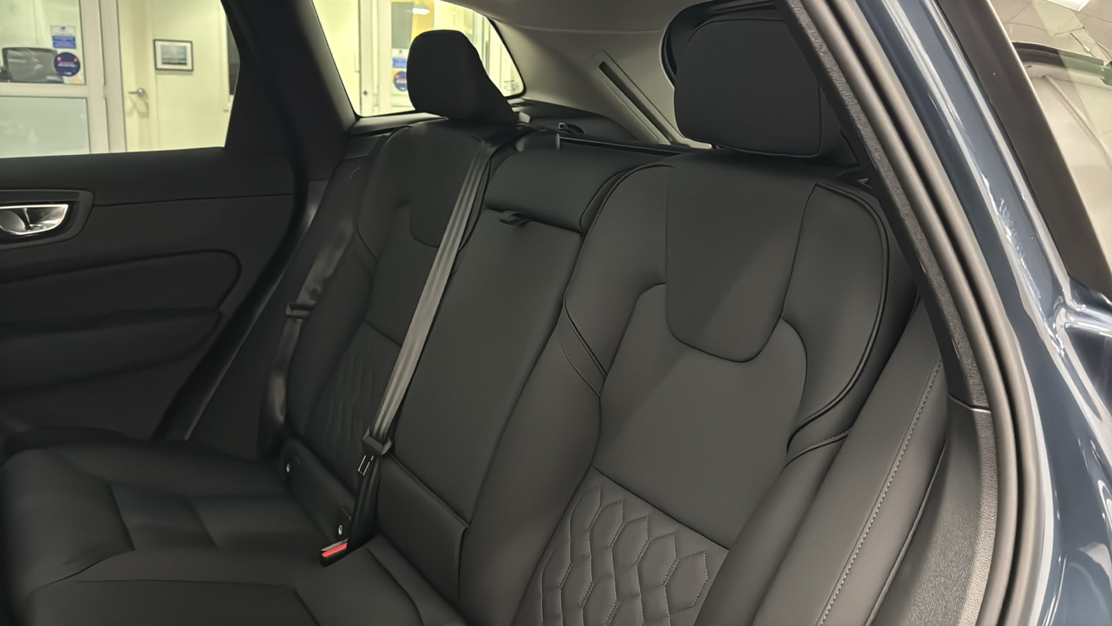 New 2027 Volvo XC60 T8 Plus AWD/4WD image 26