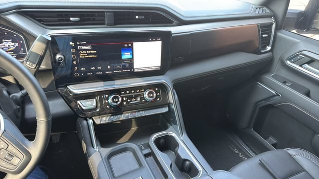 Used 2024 GMC Sierra 3500 Denali AWD/4WD image 9