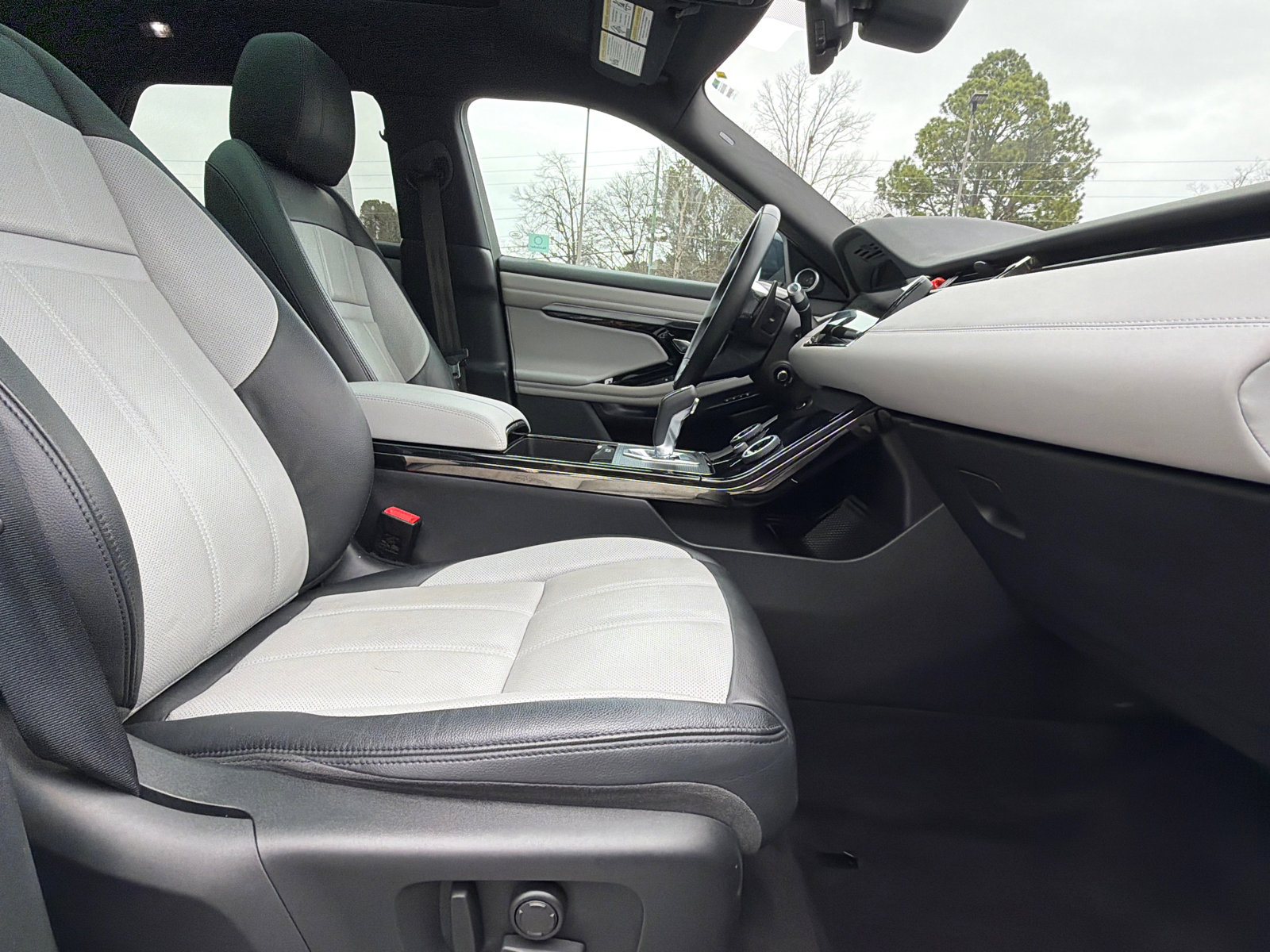 Used 2020 Land Rover Range Rover Evoque First Edition image 13