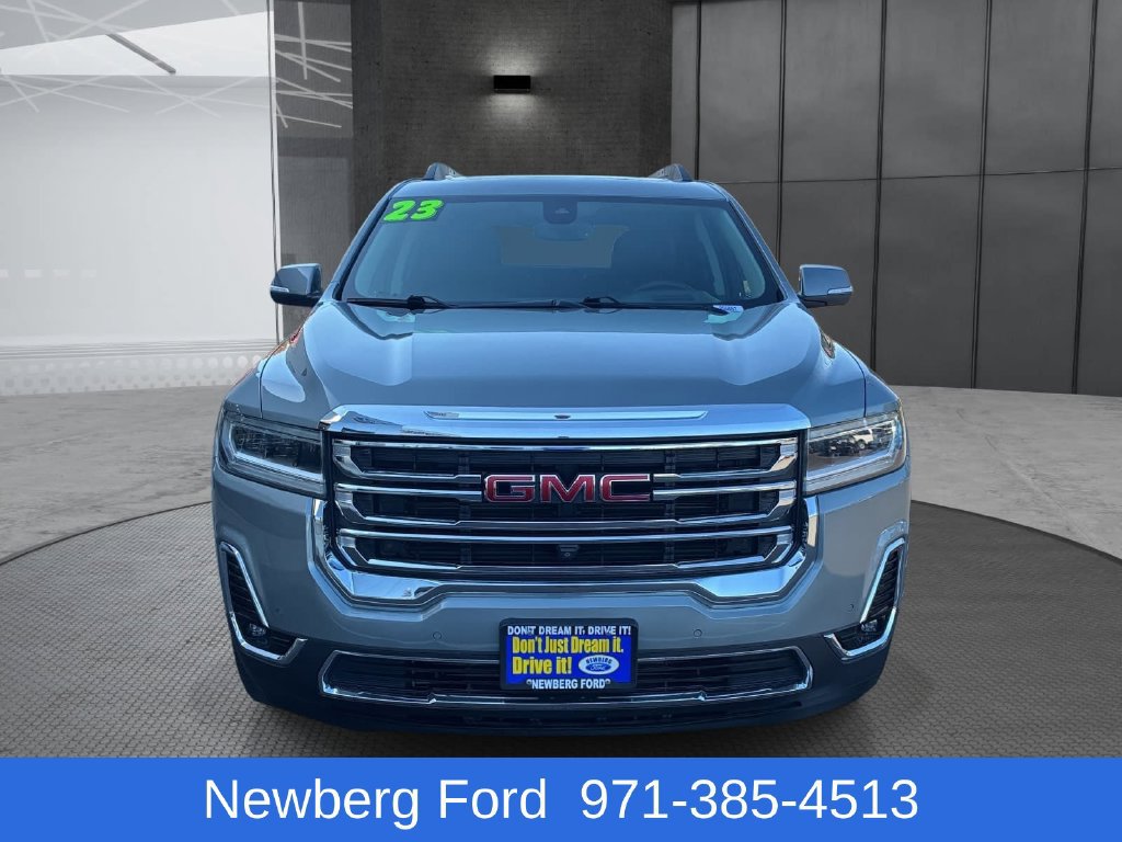 Used 2023 GMC Acadia SLT w/ Technology Package AWD/4WD image 2