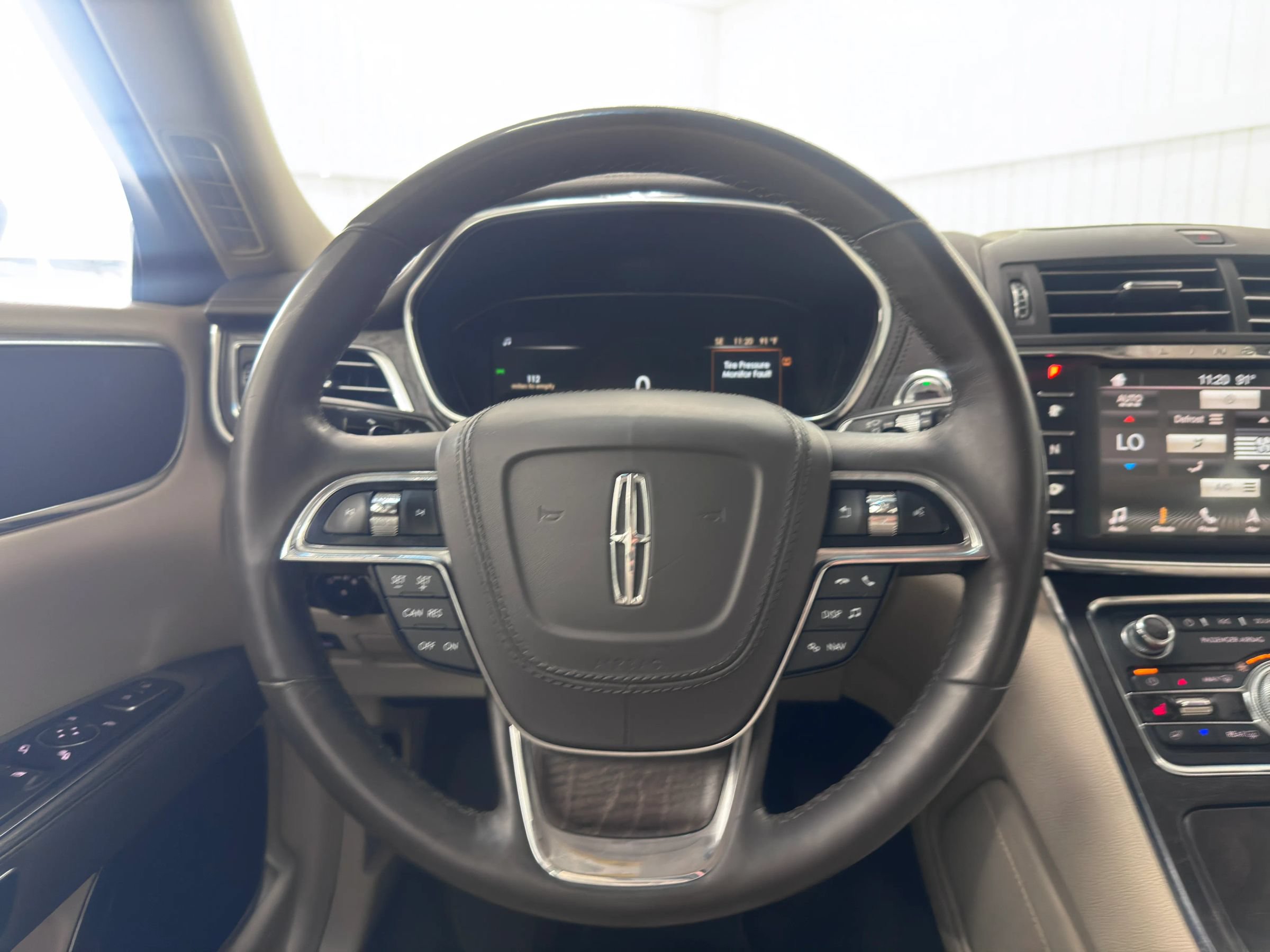 Used 2017 Lincoln Continental Select w/ Climate Package AWD/4WD image 19