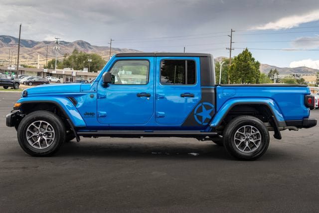 Used 2024 Jeep Gladiator Sport w/ Dual Top Group AWD/4WD image 3