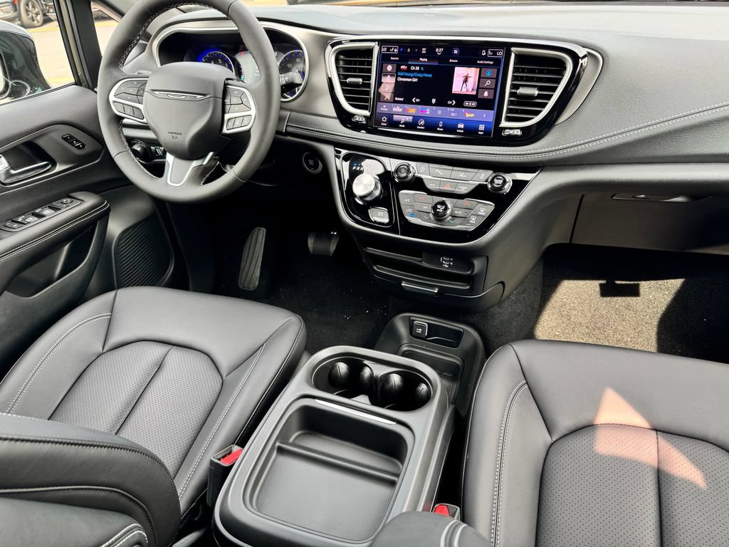 New 2027 Chrysler Pacifica Select FWD image 11