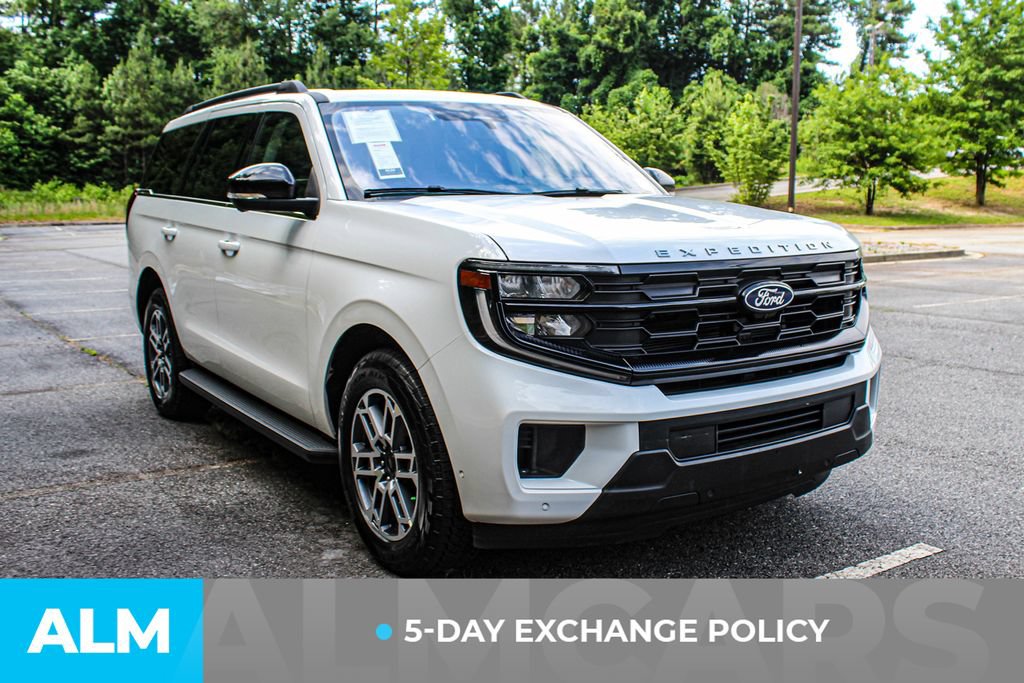 Used 2025 Ford Expedition Active AWD/4WD image 3
