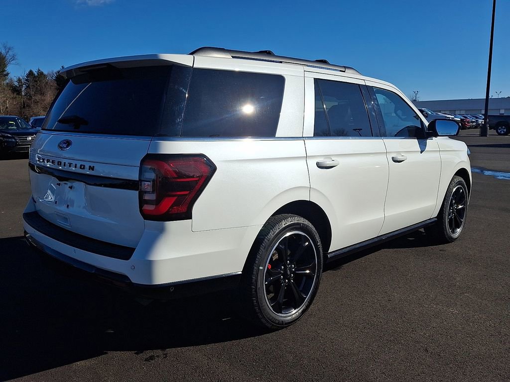 Used 2022 Ford Expedition Limited image 6