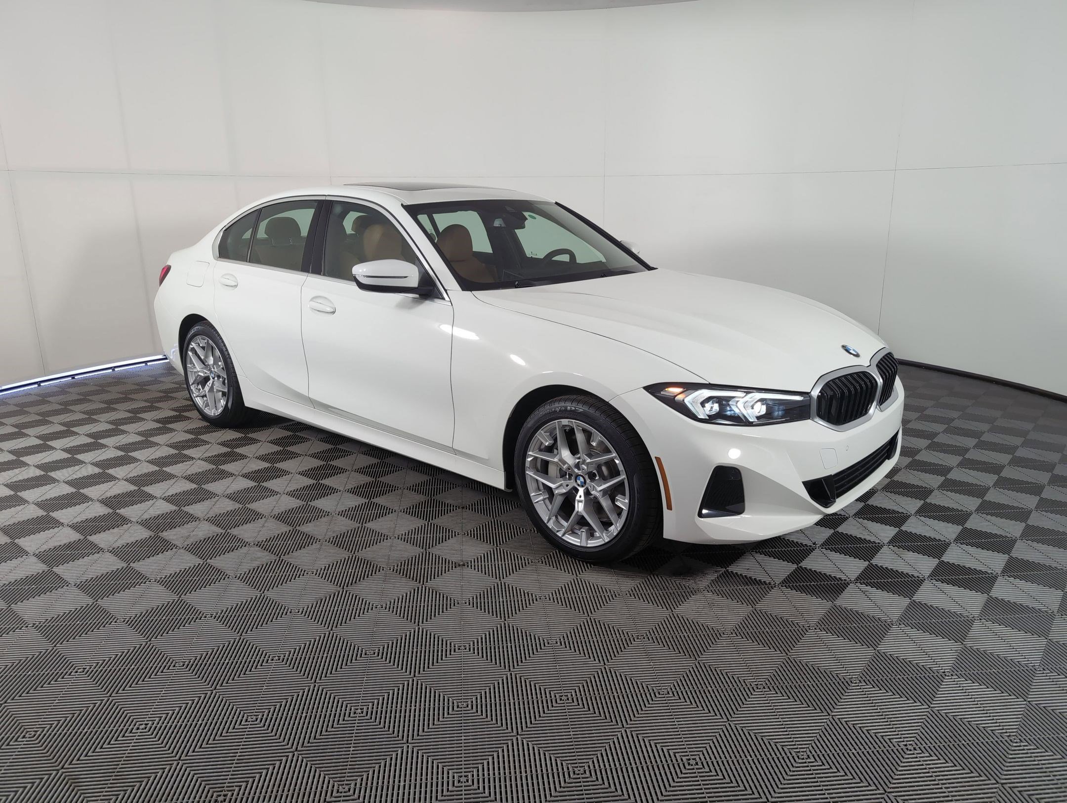 Used 2025 BMW 330i Sedan w/ Convenience Package image 6