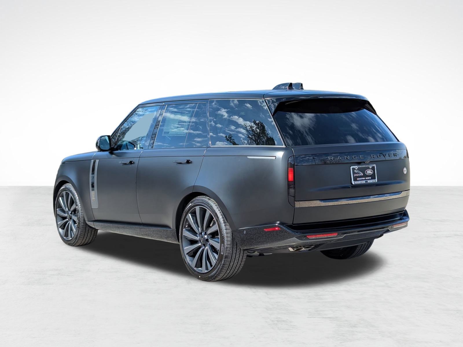 New 2026 Land Rover Range Rover SV image 3