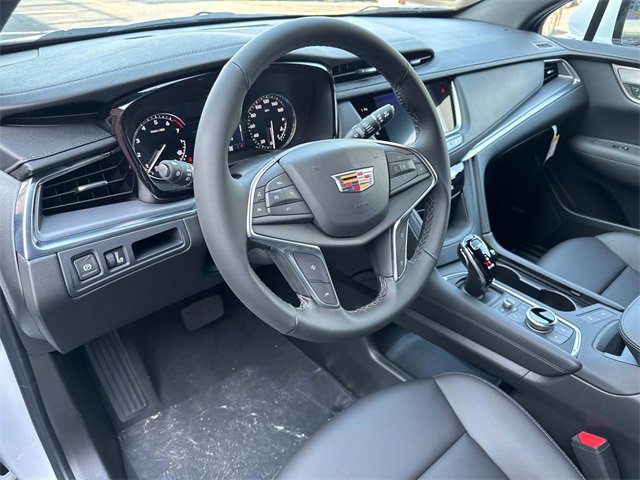 New 2025 Cadillac XT5 Luxury image 17