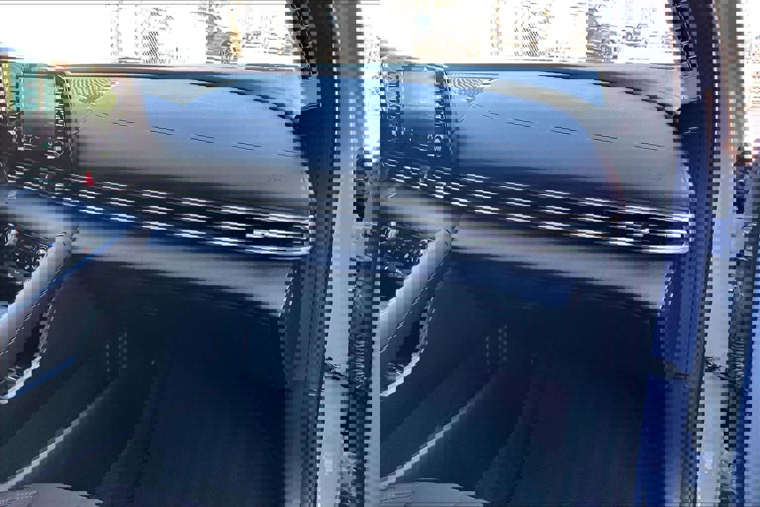 Used 2022 Hyundai Elantra SEL w/ Convenience + Premium Package image 22