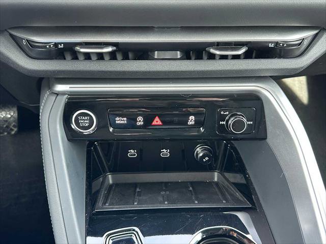 Used 2025 Audi Q5 Premium w/ Convenience Package image 28