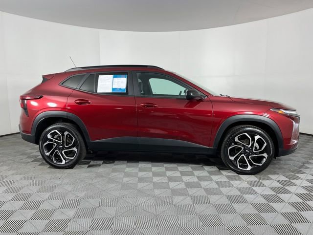 Used 2024 Chevrolet Trax RS w/ Sunroof Package FWD image 15