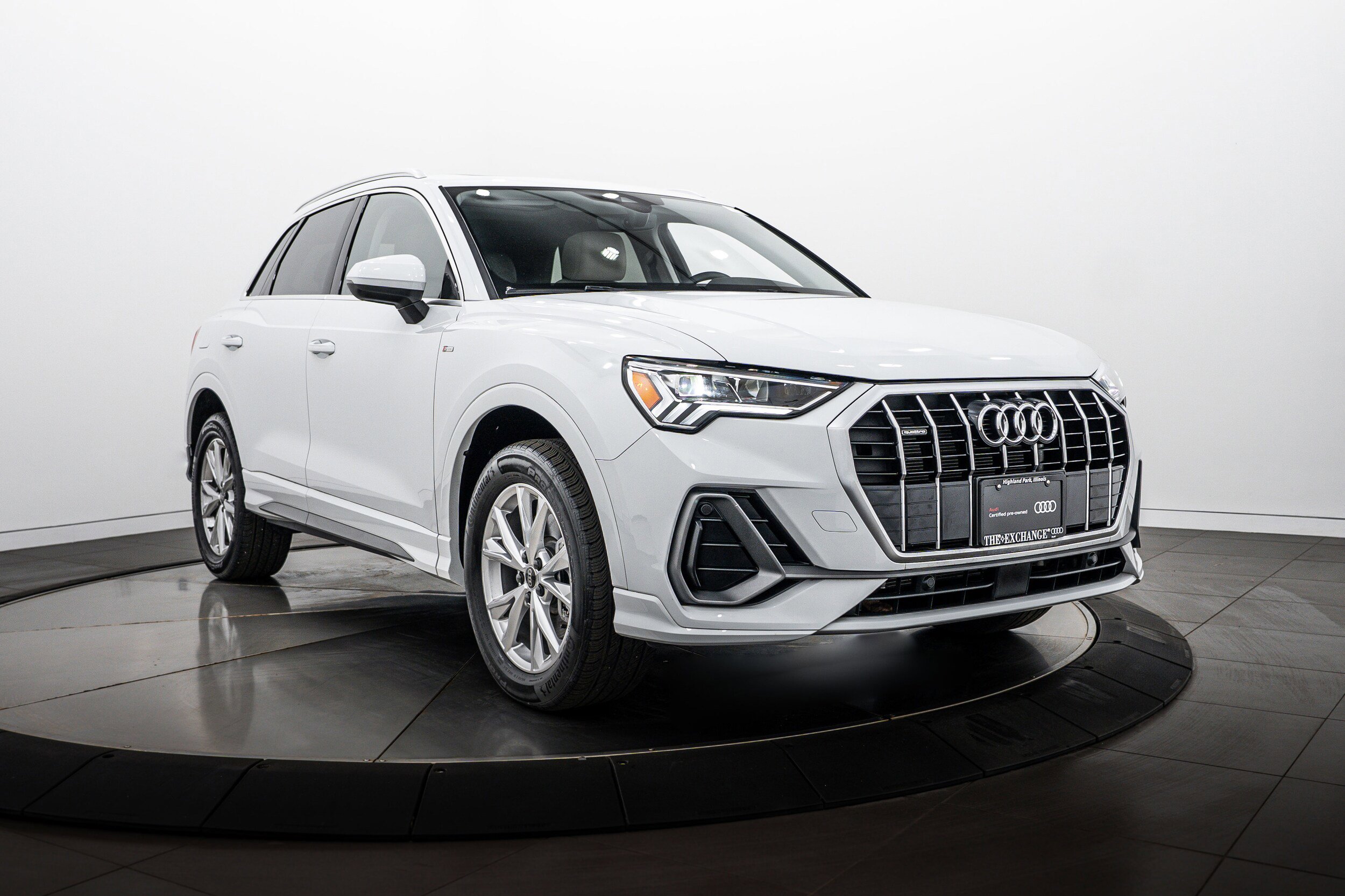 Certified 2023 Audi Q3 2.0T Premium w/ Convenience Package AWD/4WD image 2