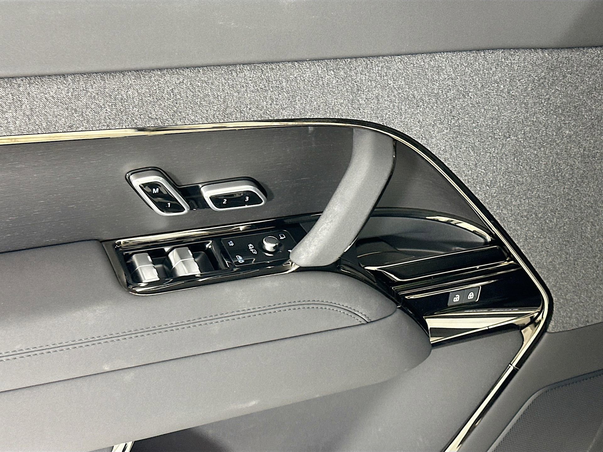 Used 2025 Land Rover Range Rover Sport Dynamic SE image 19