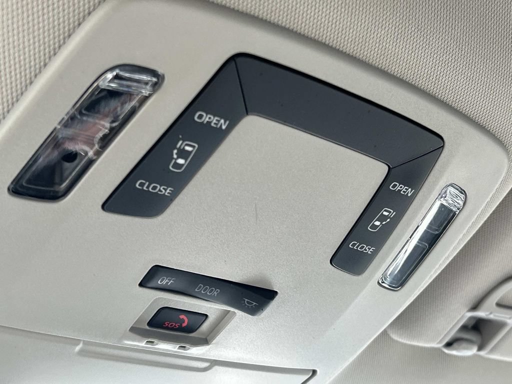 Used 2023 Toyota Sienna LE AWD/4WD image 39
