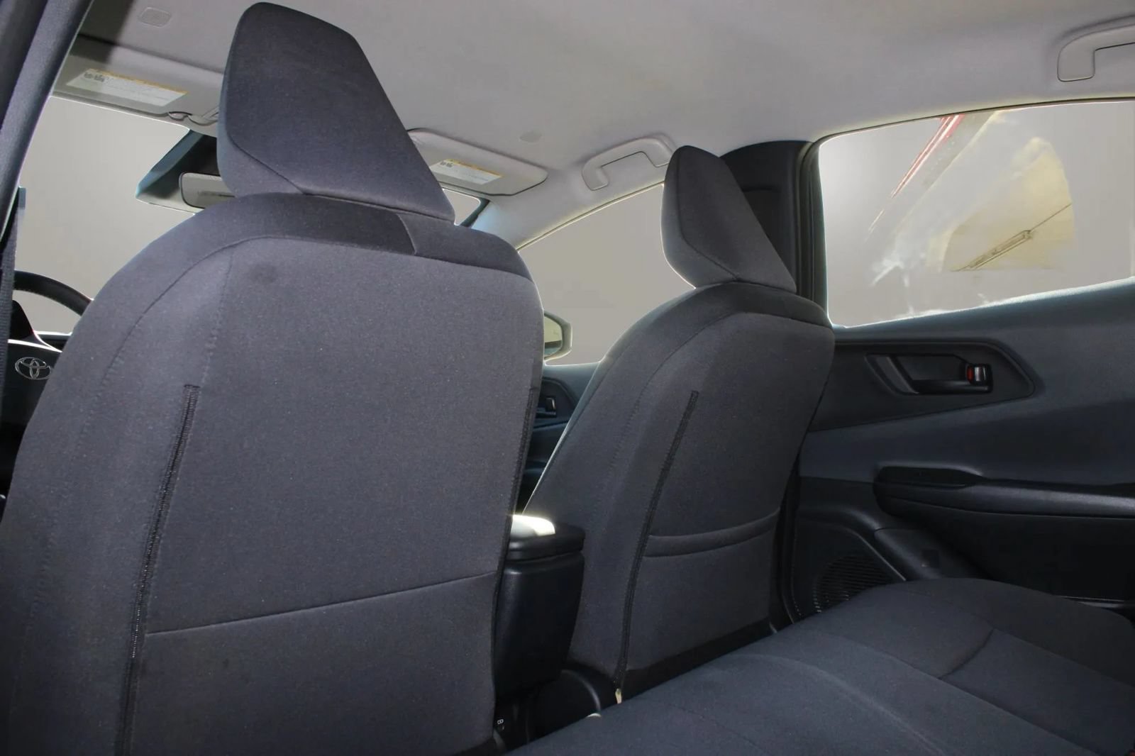 Used 2025 Toyota Prius LE FWD image 19