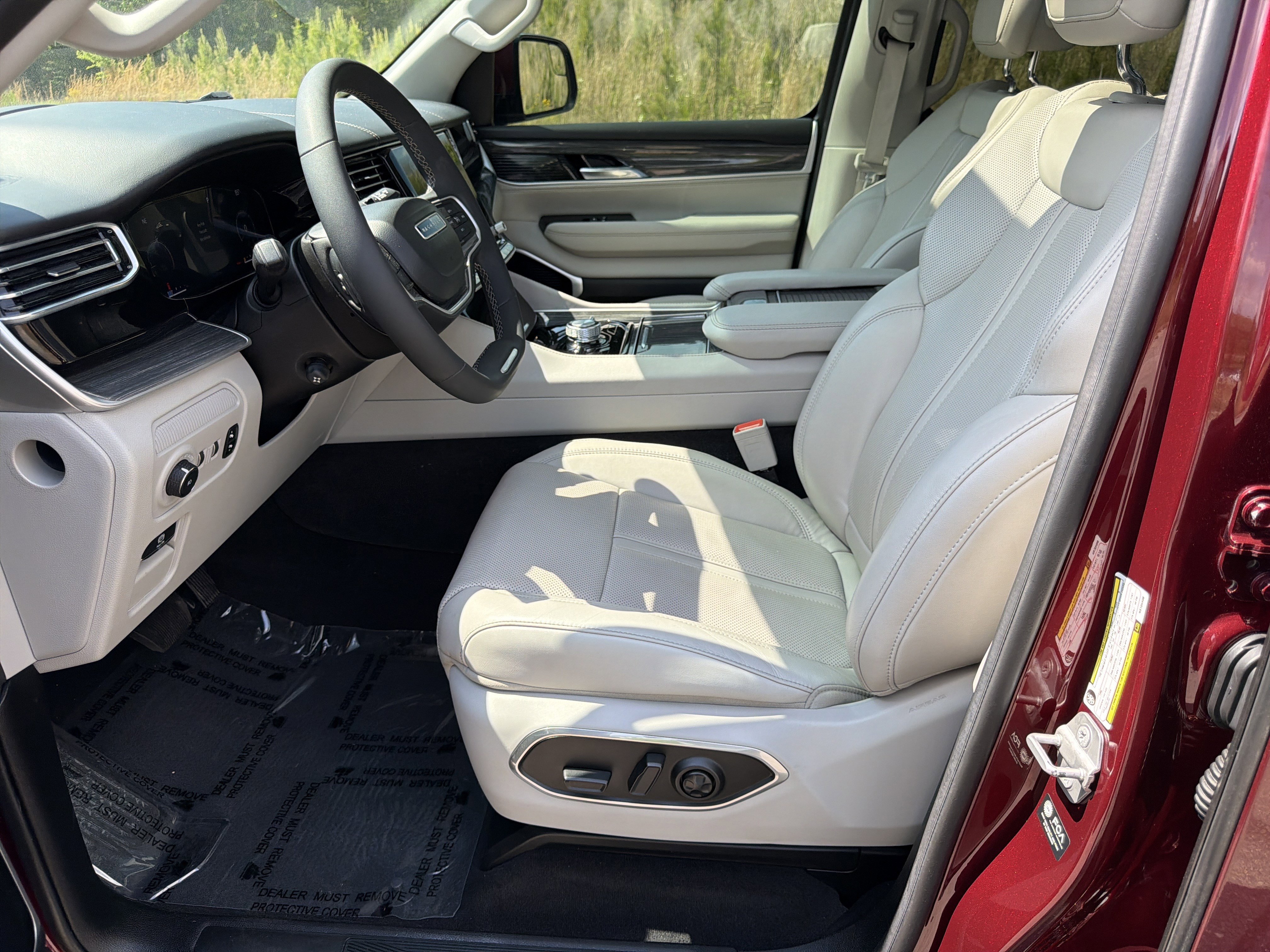 Used 2022 Jeep Wagoneer Series III w/ Premium Group I AWD/4WD image 9