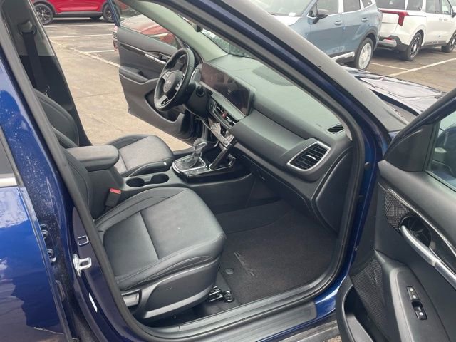 Certified 2025 Kia Seltos EX w/ EX Sunroof Package image 17