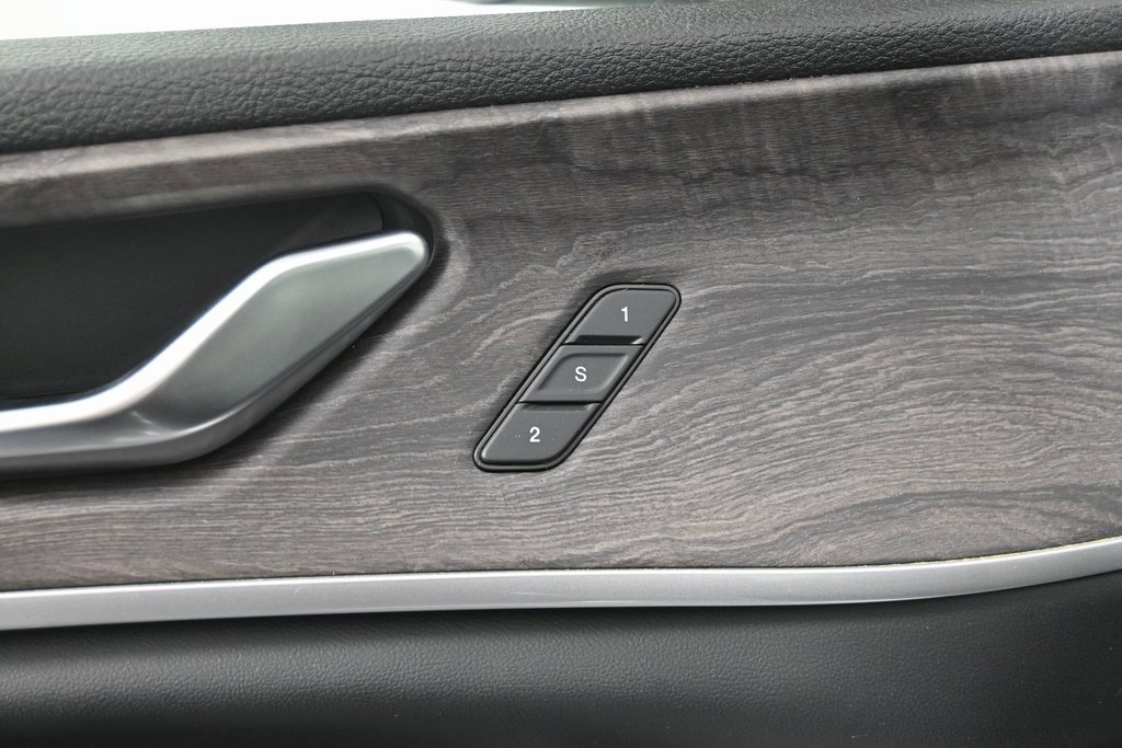 Used 2023 Jeep Grand Cherokee Limited w/ Black Appearance Package image 20