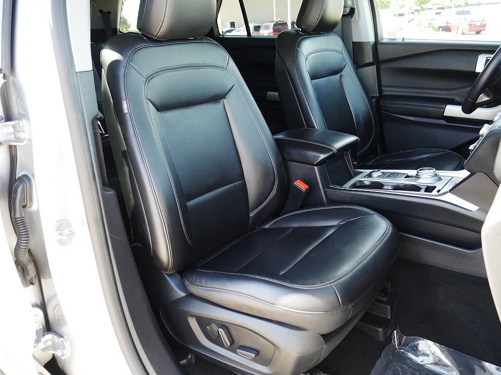 Used 2020 Ford Explorer XLT w/ Equipment Group 202A AWD/4WD image 66