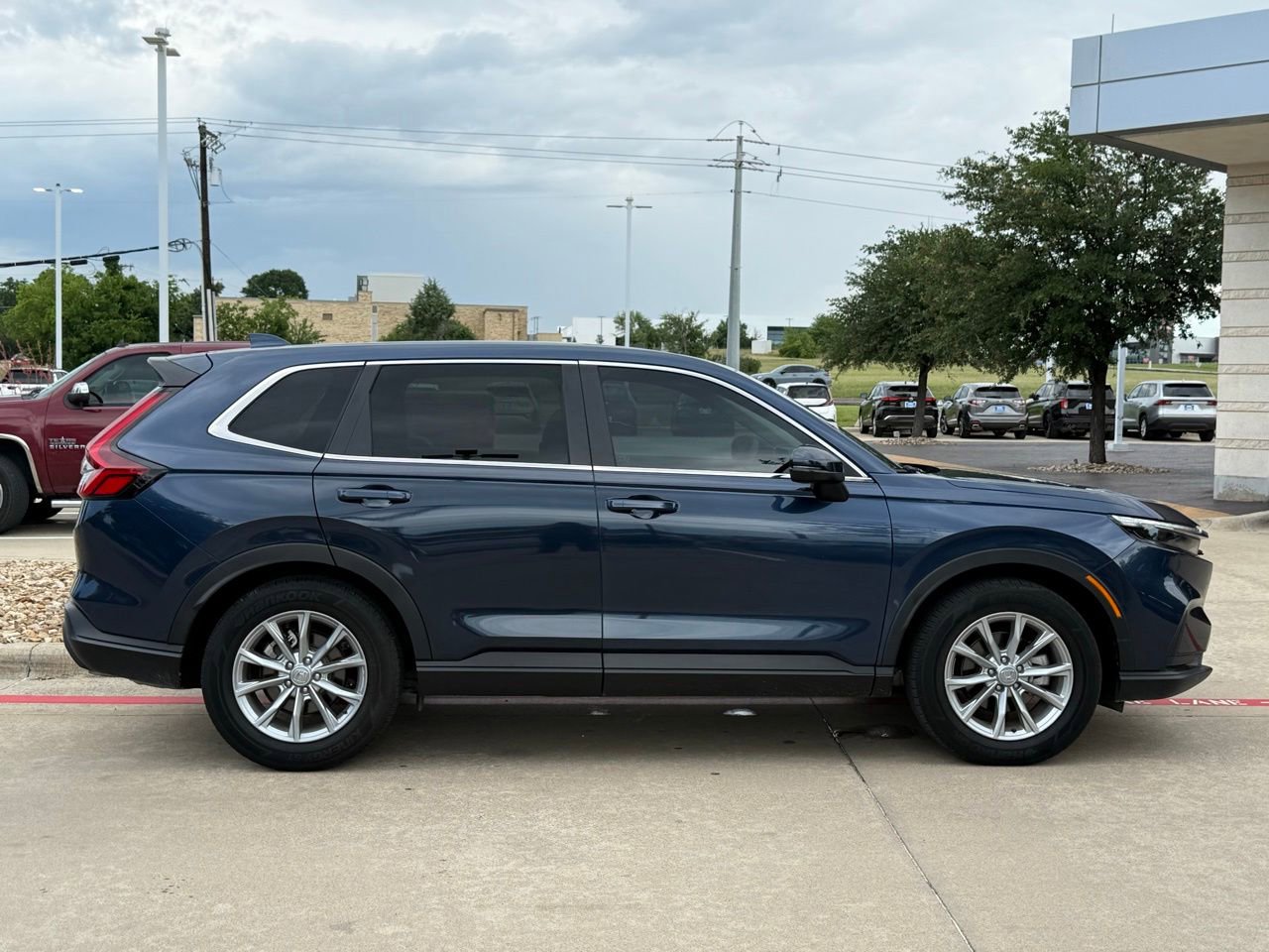 Used 2025 Honda CR-V EX image 6