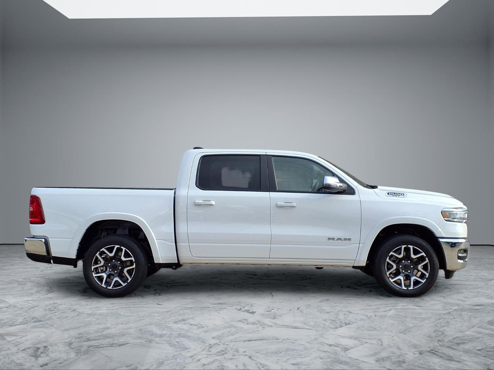Used 2025 RAM 1500 Laramie AWD/4WD image 8