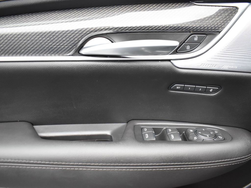 Certified 2024 Cadillac XT5 Sportv w/ LPO, Red Accent Package image 10