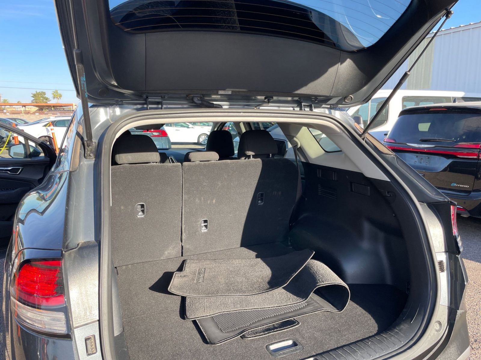 Used 2025 Kia Sportage LX FWD image 30