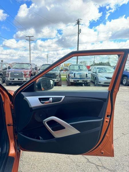 Used 2015 Hyundai Veloster image 14