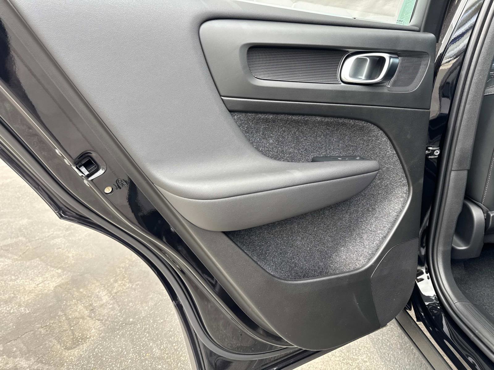 New 2025 Volvo EX40 Core w/ Climate Package image 12