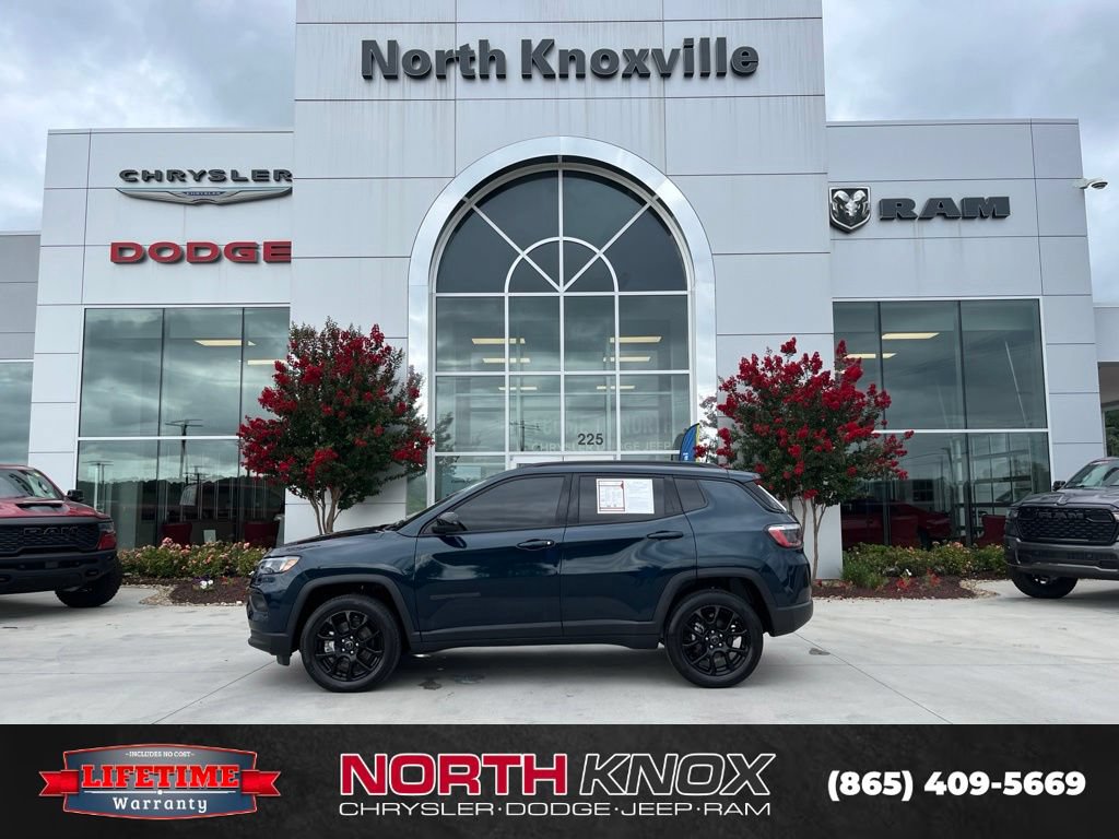 Used 2026 Jeep Compass Latitude AWD/4WD image 2