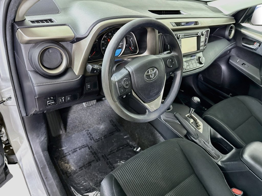 Used 2015 Toyota RAV4 XLE AWD/4WD image 18