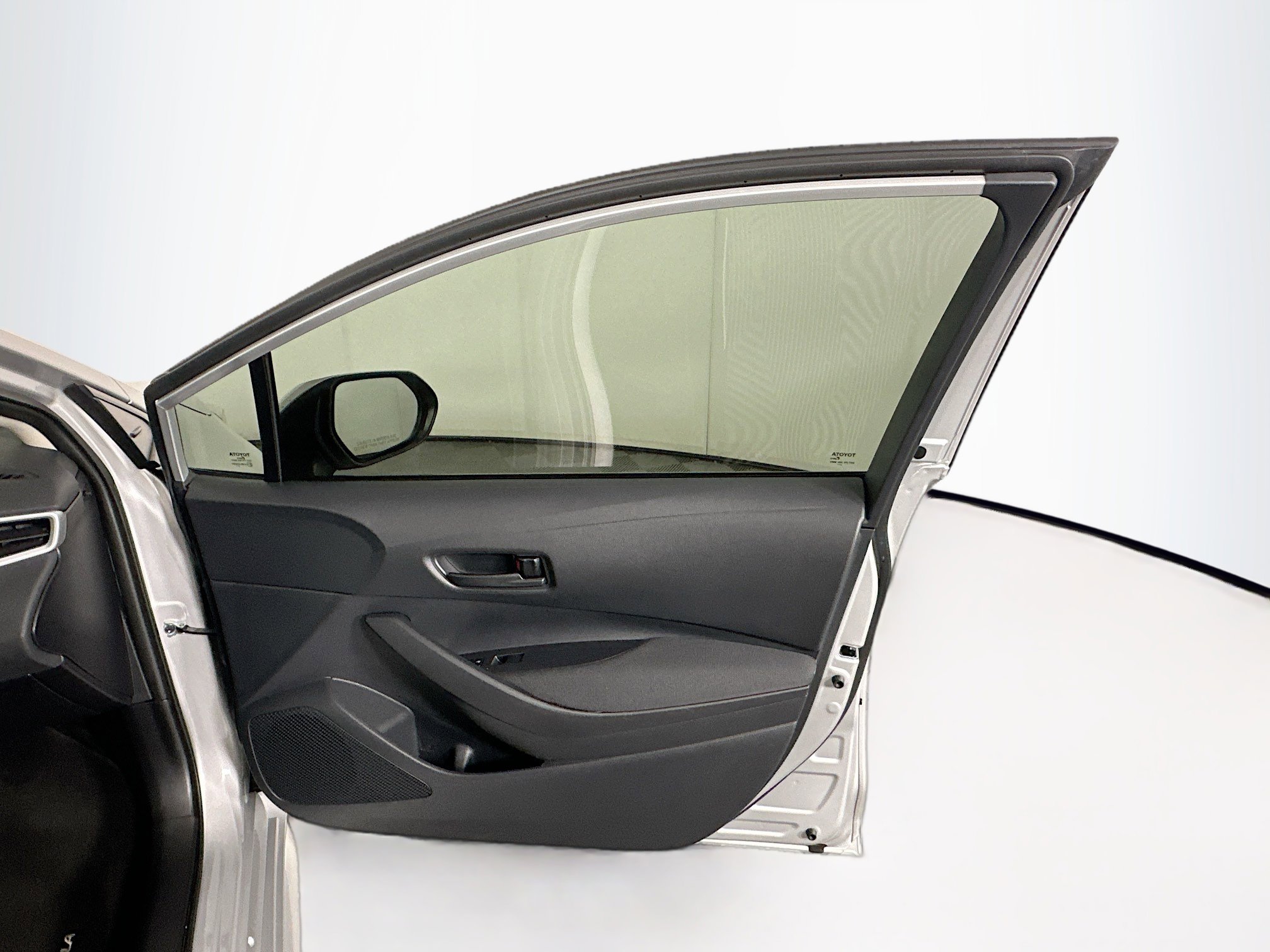 Used 2025 Toyota Corolla LE image 29