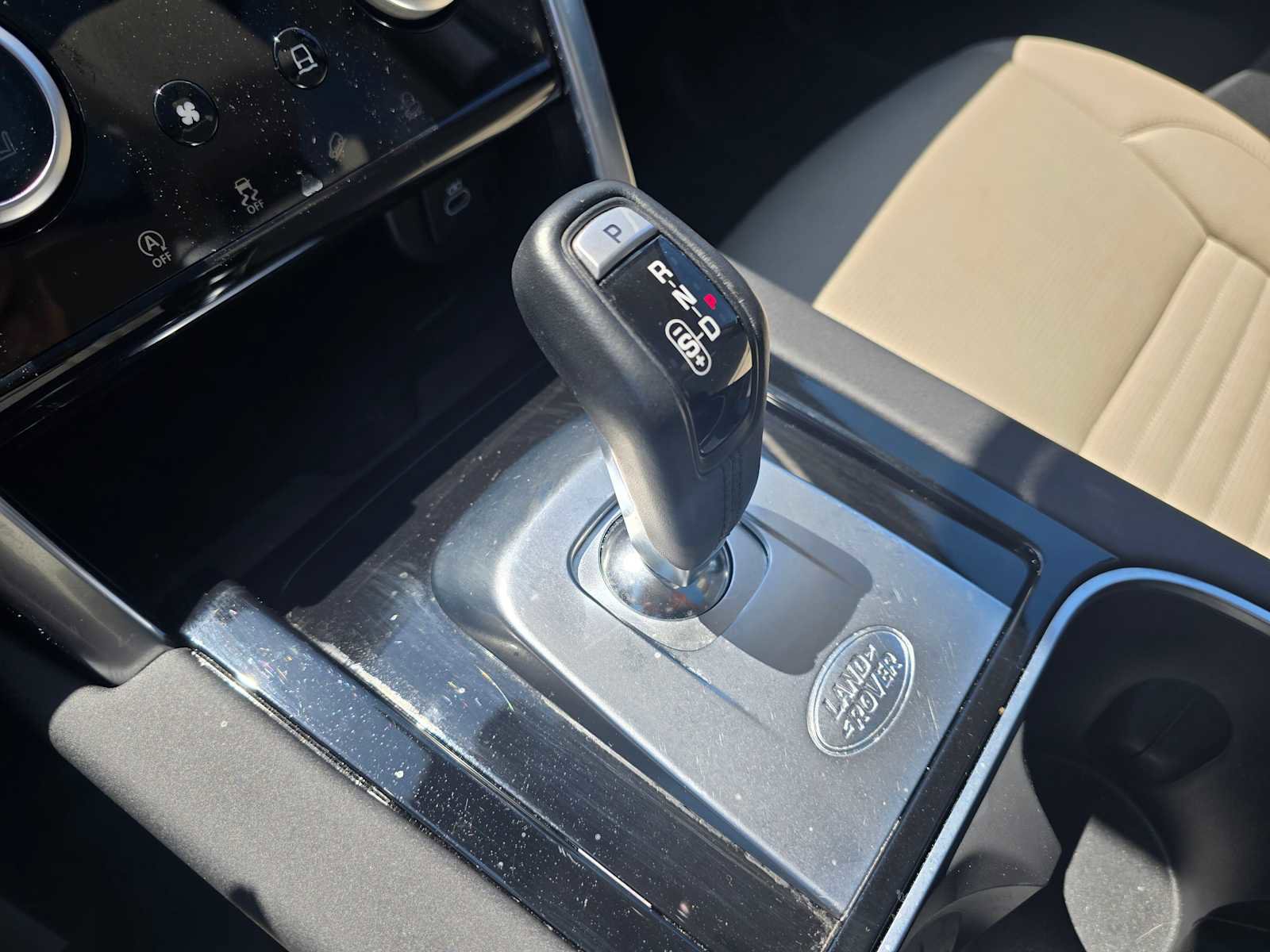 Used 2023 Land Rover Discovery Sport SE image 28