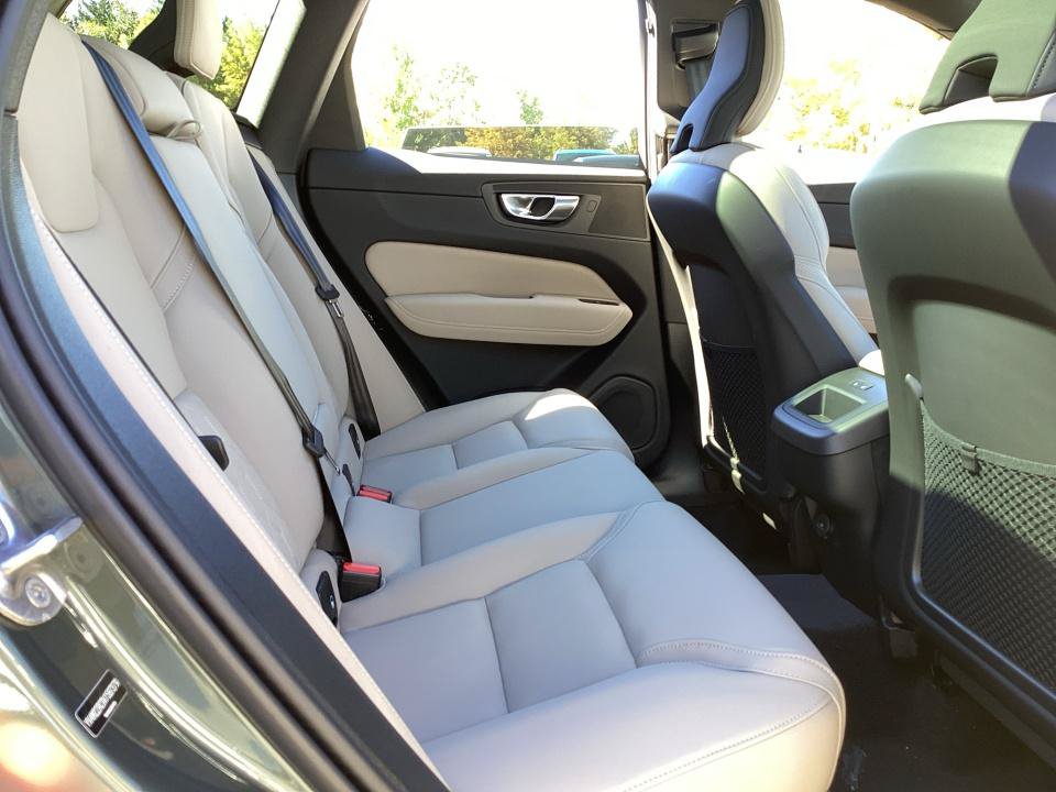 New 2027 Volvo XC60 B5 Plus AWD/4WD image 29