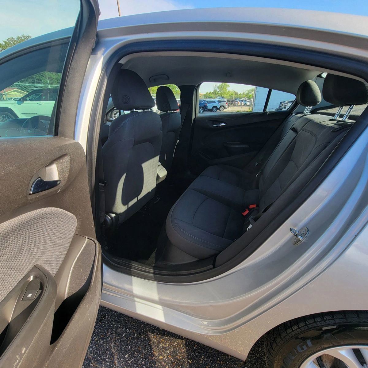 Used 2019 Chevrolet Cruze LT image 10