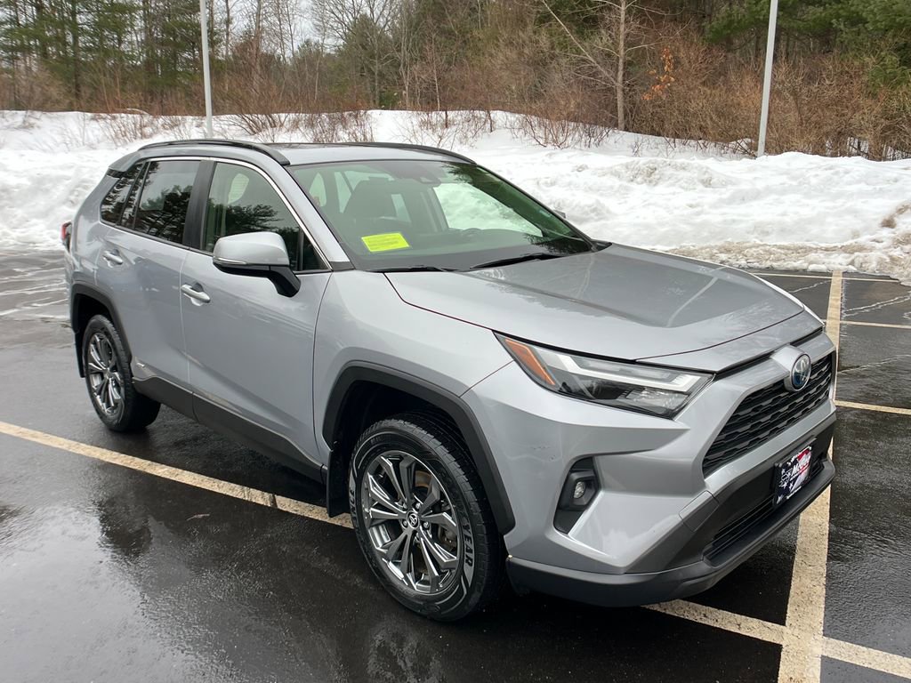 Used 2022 Toyota RAV4 XLE Premium image 7