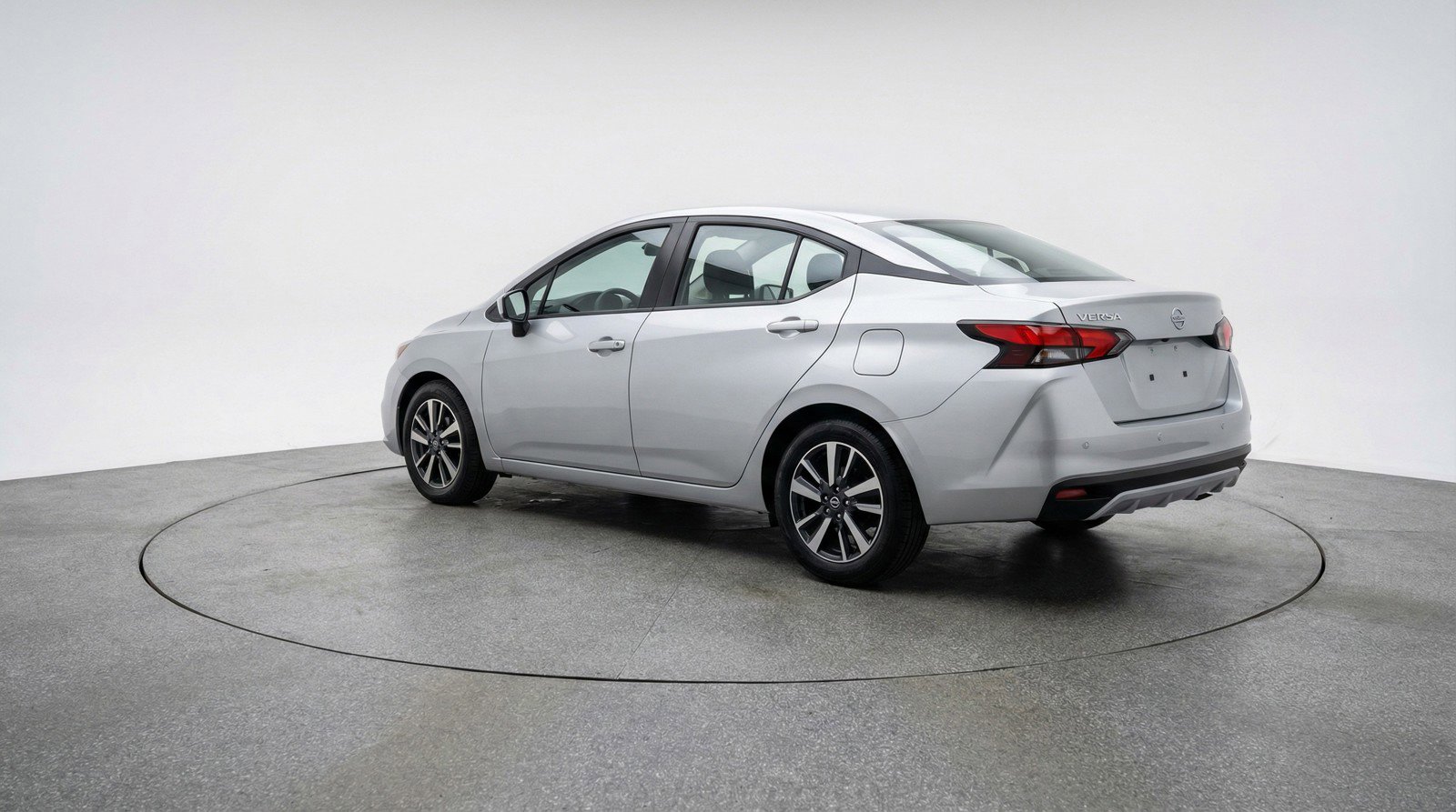 Used 2025 Nissan Versa SV image 6