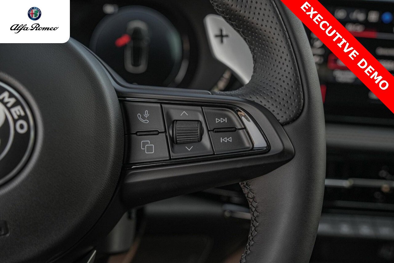 New 2025 Alfa Romeo Tonale w/ Premium Package image 13