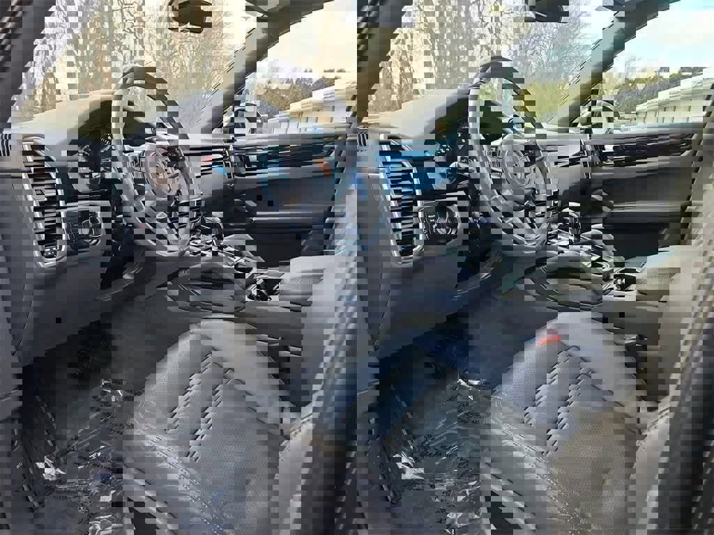 Certified 2022 Porsche Cayenne image 4