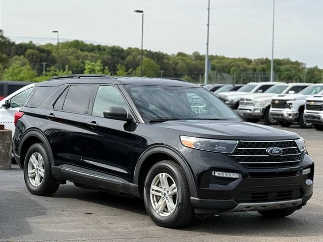 Used 2020 Ford Explorer XLT w/ Equipment Group 202A AWD/4WD image 35
