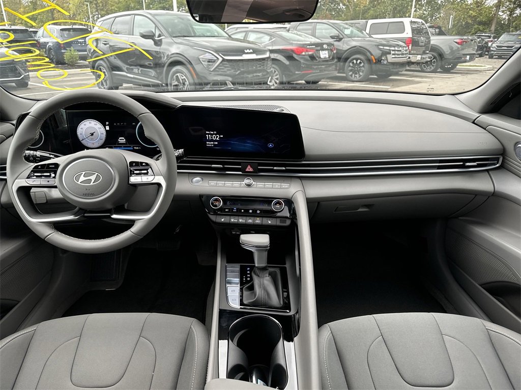 New 2025 Hyundai Elantra SEL image 20