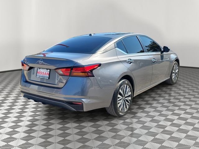 Used 2024 Nissan Altima 2.5 SV image 2