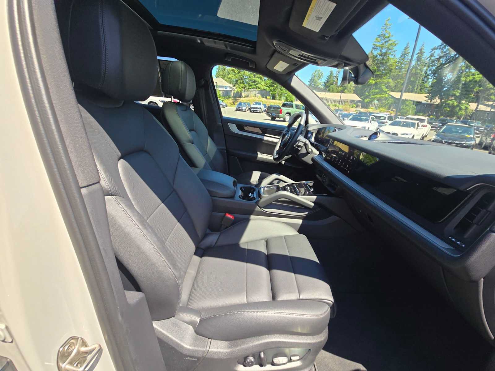 Used 2025 Porsche Cayenne S AWD/4WD image 11