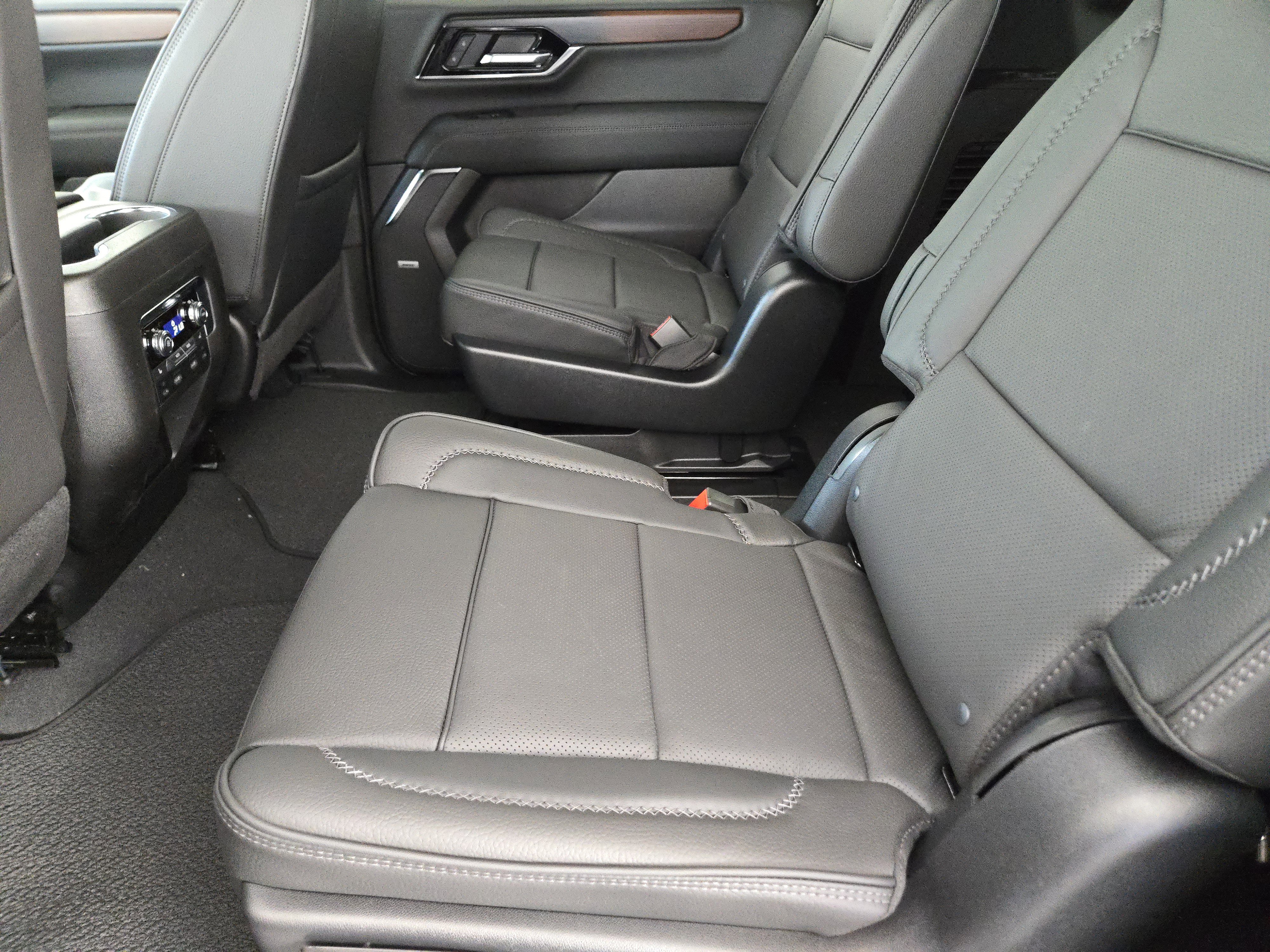 New 2026 GMC Yukon XL Denali w/ Denali Reserve Package image 22