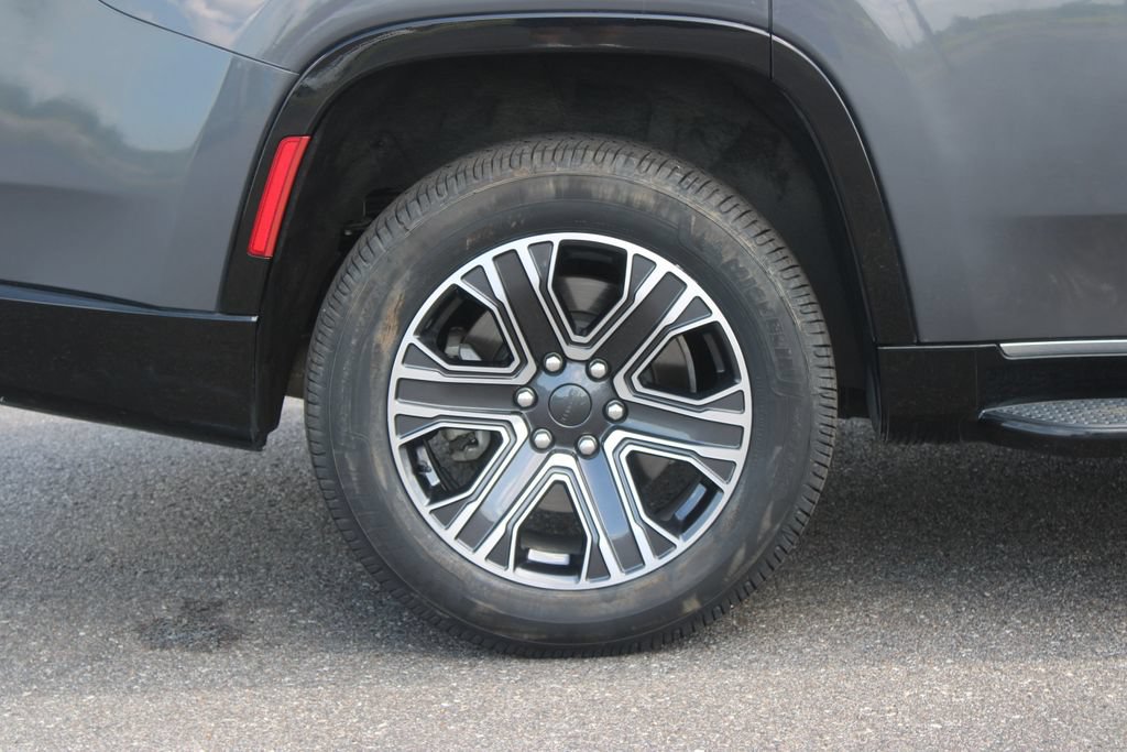 Used 2024 Jeep Wagoneer Series II AWD/4WD image 16