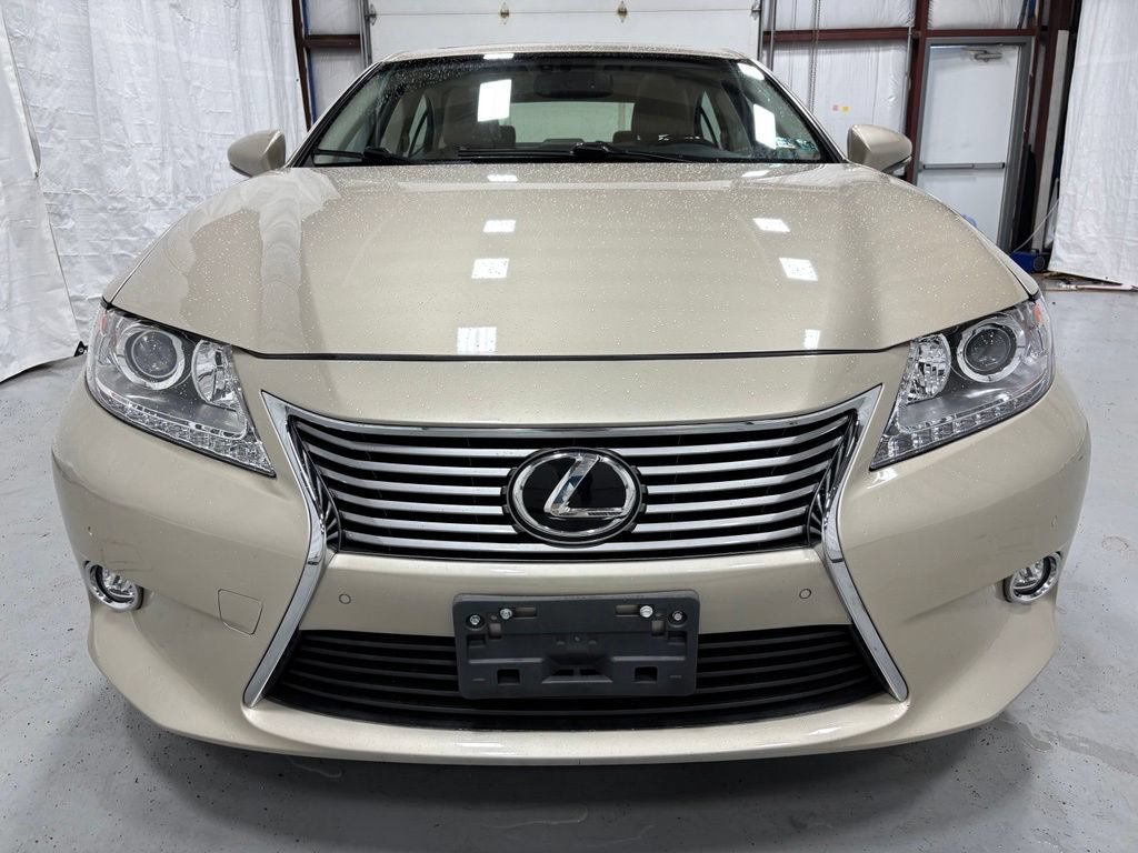 Used 2014 Lexus ES 350 w/ Luxury Package FWD image 2