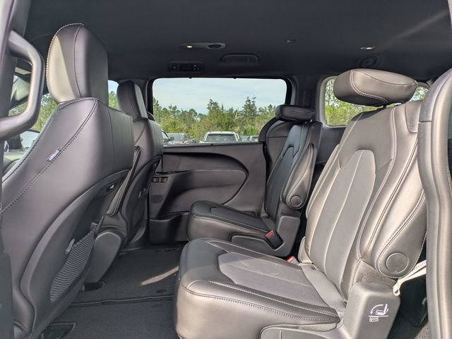 New 2025 Chrysler Pacifica Select image 30